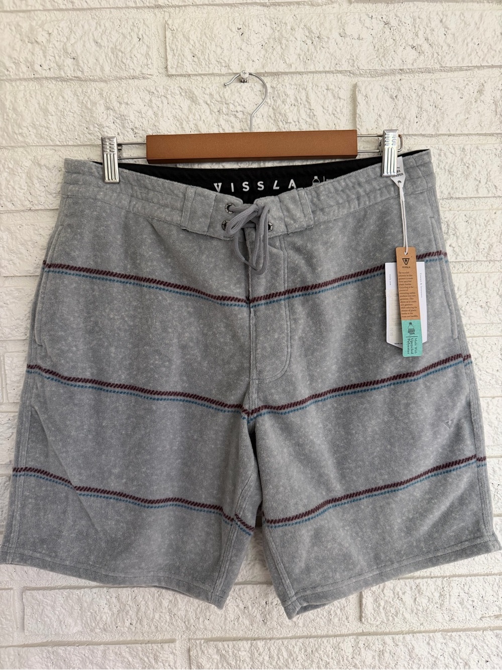 VISSLA Gray Striped Men's Fleece Sofa Surfer Shorts